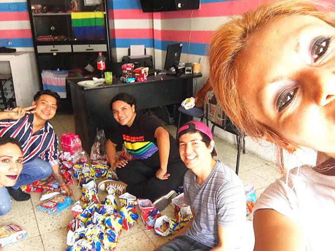 Agasajo de niños con VIH - SIlueta X - Cámara LGBT - Transmasculinos Ecuador 2019 -niños enfermeddes catastroficas - Diane Rdríguez (3)